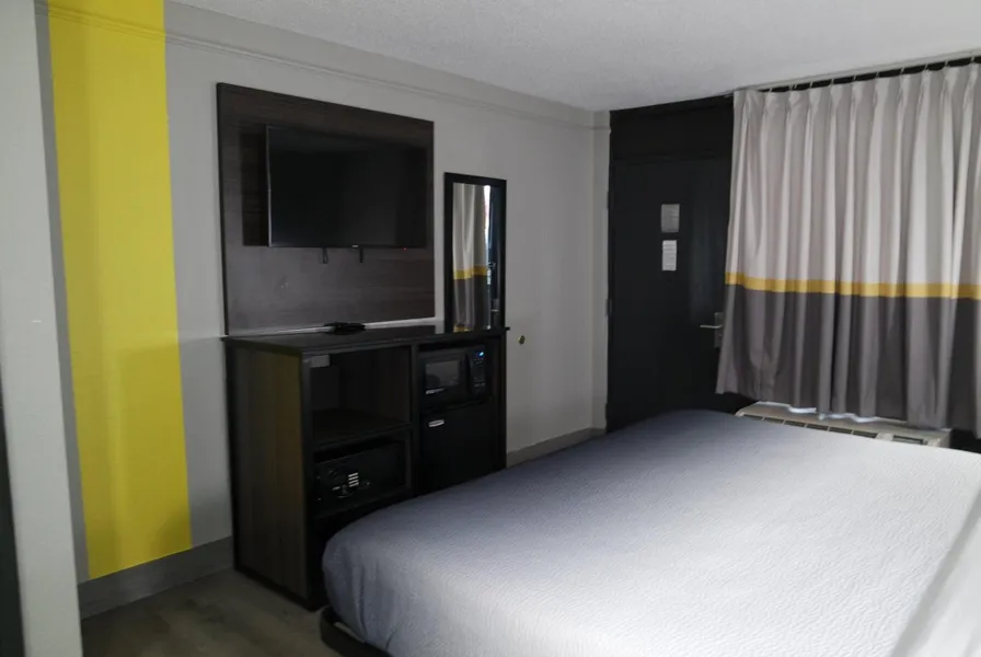 Super 8 by Wyndham Savannah hotel detail image 6
