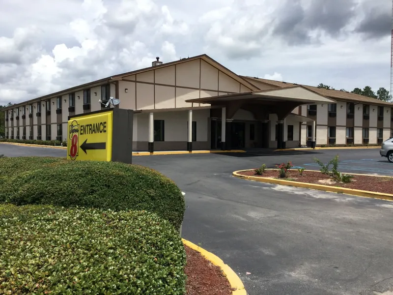 Super 8 by Wyndham Waycross GA hotel detail image 2