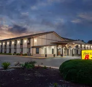 Super 8 by Wyndham Waycross GA hotel detail image 4