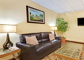 Ramada by Wyndham Kittery hotel thumbnail 2