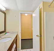 Ramada by Wyndham Kittery hotel detail image 5