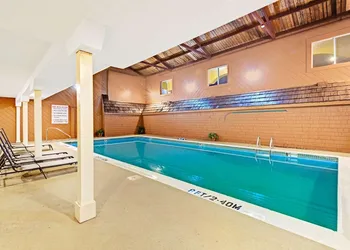 Ramada by Wyndham Kittery hotel thumbnail 7