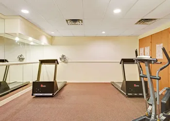 Ramada by Wyndham Kittery hotel thumbnail 8