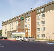 La Quinta Inn & Suites by Wyndham Baltimore N / White Marsh hotel detail image 3