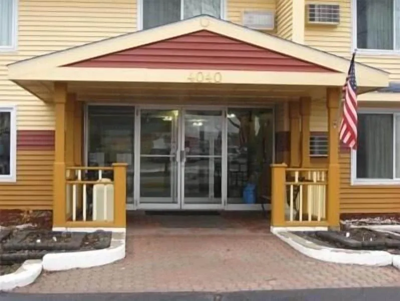 Regency Inn & Suites hotel detail image 2