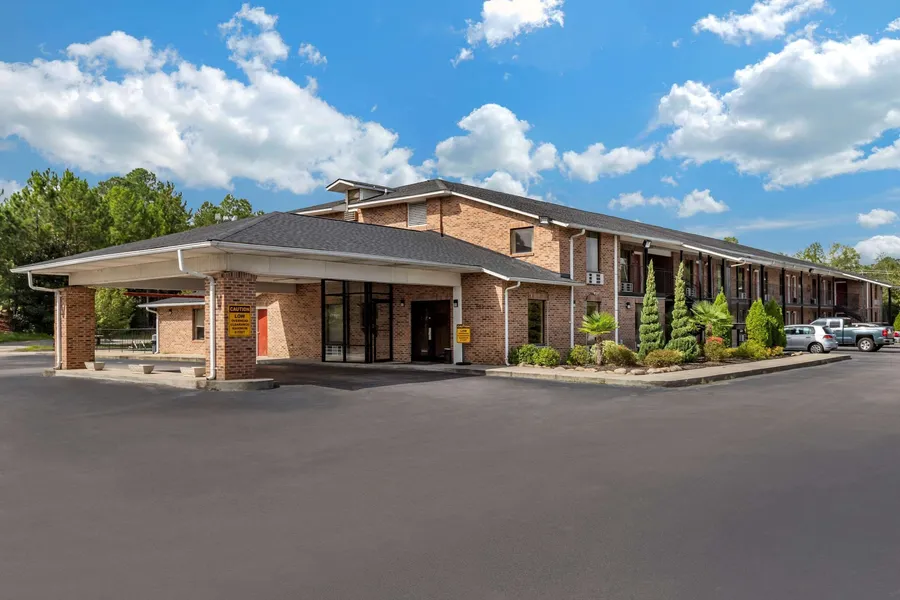 Econo Lodge Inn & Suites Lugoff hotel detail image 2