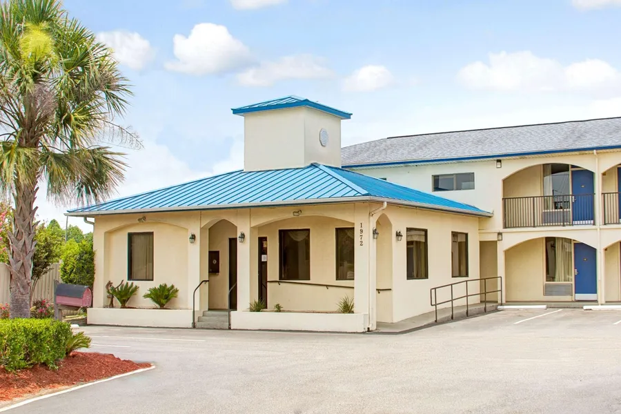 Super 8 by Wyndham Walterboro hotel detail image 2