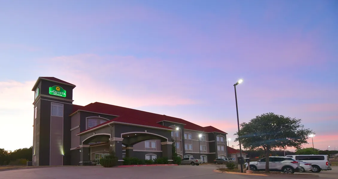 La Quinta Inn & Suites by Wyndham Glen Rose hotel detail image 2