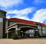 La Quinta Inn & Suites by Wyndham Glen Rose hotel detail image 4
