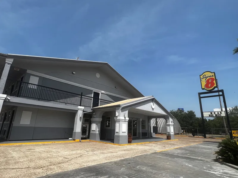 Super 8 by Wyndham La Marque TX/Texas City Area hotel detail image 2