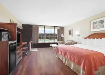 Baymont by Wyndham Paris hotel thumbnail 3