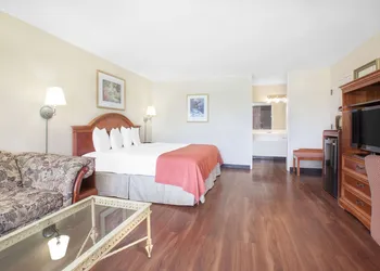 Baymont by Wyndham Paris hotel thumbnail 4