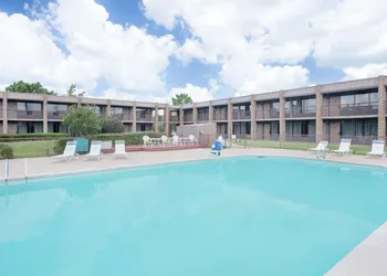 Baymont by Wyndham Paris hotel thumbnail 6