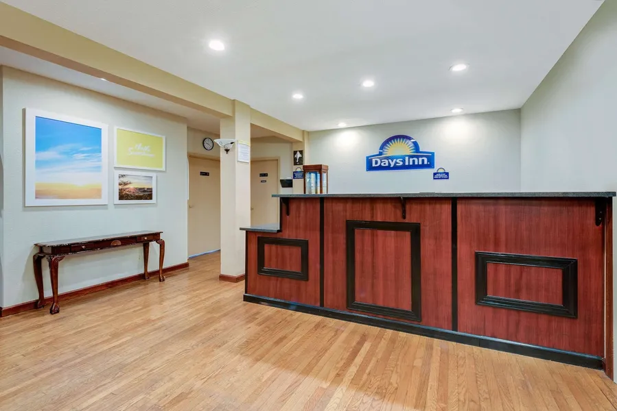 Days Inn by Wyndham Fairmont hotel detail image 2