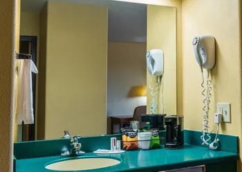 Pinedale Hotel & Suites hotel thumbnail 3