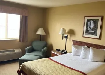Pinedale Hotel & Suites hotel thumbnail 4