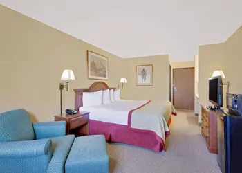 Pinedale Hotel & Suites hotel thumbnail 6