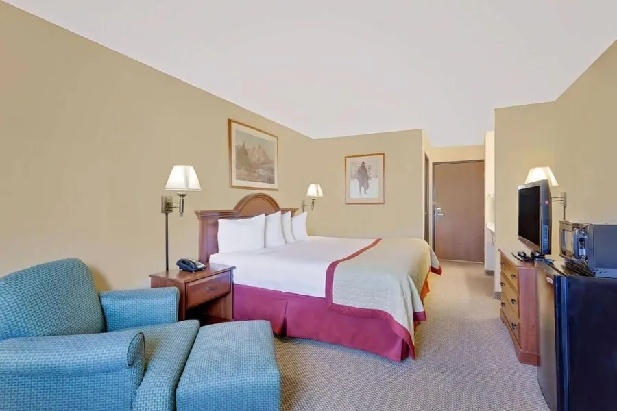 Pinedale Hotel & Suites hotel detail image 6