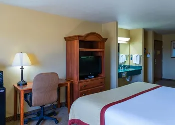 Pinedale Hotel & Suites hotel thumbnail 8