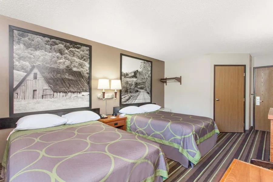 Super 8 by Wyndham Richlands/Claypool Hill Area hotel detail image 2