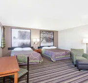 Super 8 by Wyndham Richlands/Claypool Hill Area hotel detail image 3