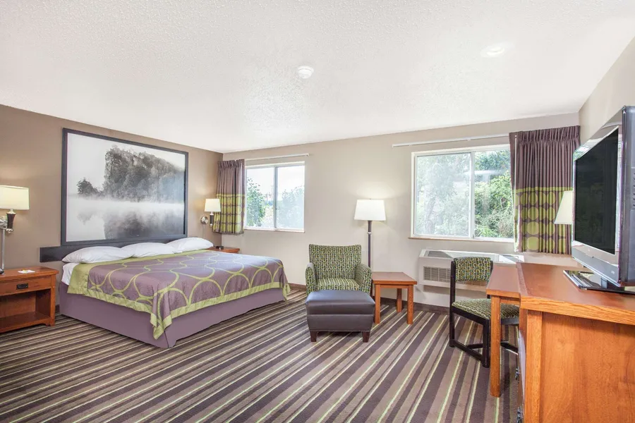 Super 8 by Wyndham Richlands/Claypool Hill Area hotel detail image 6