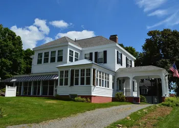 Brewster Inn hotel thumbnail 3