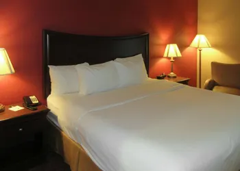Quality Inn & Suites hotel thumbnail 4