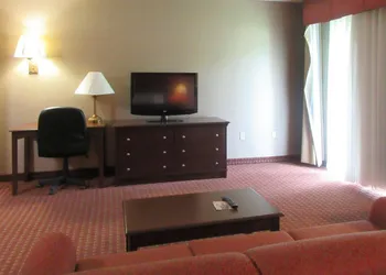 Quality Inn & Suites hotel thumbnail 6