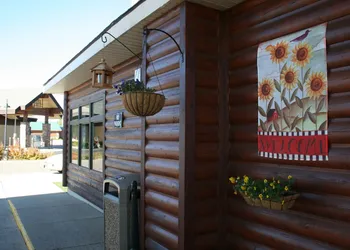 Yellowstone Lodge hotel thumbnail 2