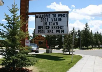 Yellowstone Lodge hotel thumbnail 3