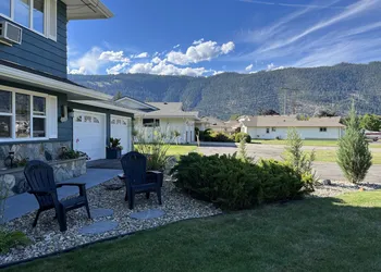 Sunny Shuswap B&B hotel thumbnail 3