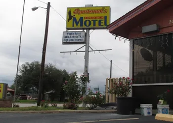 Sportsman Motel hotel thumbnail 4