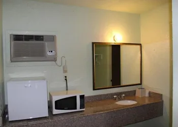 Sportsman Motel hotel thumbnail 7