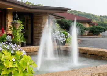 Spring Valley Inn hotel thumbnail 2
