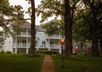 The Oakwood Inn Okoboji - Adults Only hotel thumbnail 7