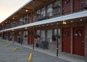 Lariat Motel hotel thumbnail 2