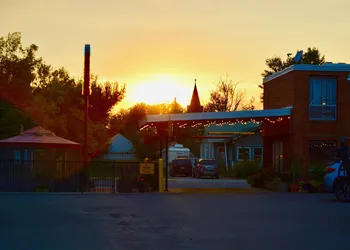 Lariat Motel hotel thumbnail 7