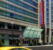 Springhill Suites by Marriott Chicago Downtown/ River North hotel detail image 3