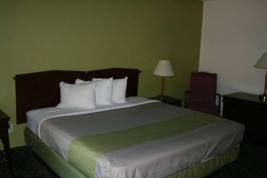 Travelodge by Wyndham Roanoke hotel detail image 2