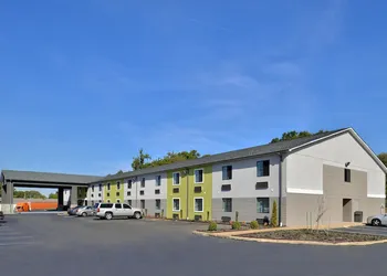 Americas Best Value Inn Memphis/Airport hotel thumbnail 2