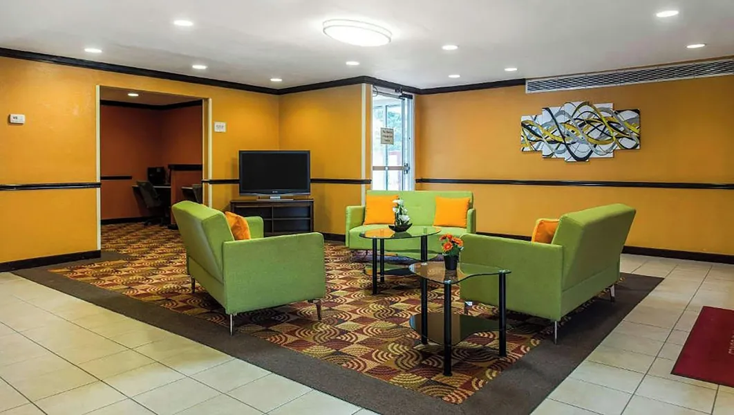 Studios & Suites 4 Less Charlotte hotel detail image 6