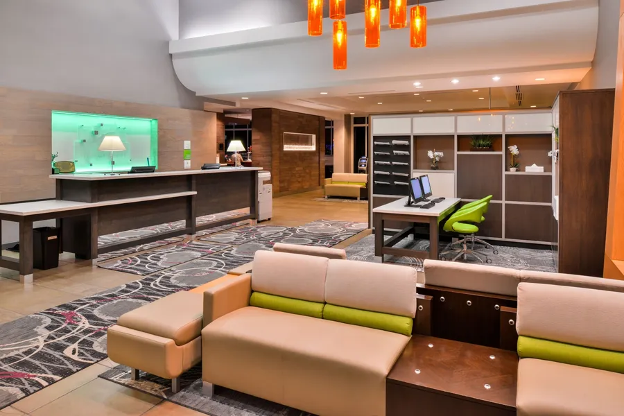 Holiday Inn Kansas City Airport by IHG hotel detail image 2