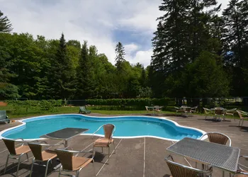 Auberge Alpine Inn hotel thumbnail 2