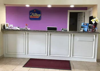 Econo Lodge Inn & Suites hotel thumbnail 2