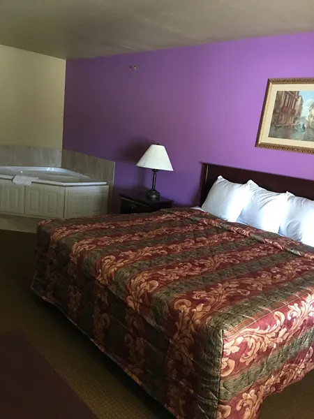 Econo Lodge Inn & Suites hotel detail image 6