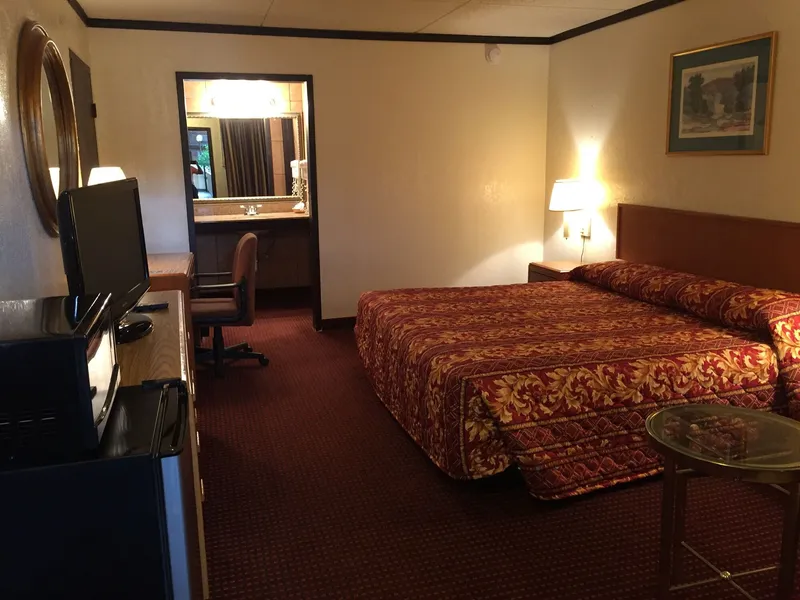 Regency Inn & Suites hotel detail image 6
