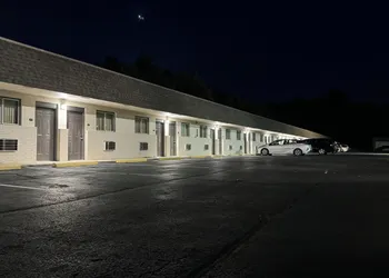 Economy Inn Crossville hotel thumbnail 4