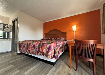 Economy Inn Crossville hotel thumbnail 8