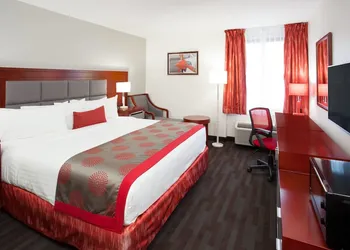 Ramada Plaza by Wyndham Chicago North Shore hotel thumbnail 7